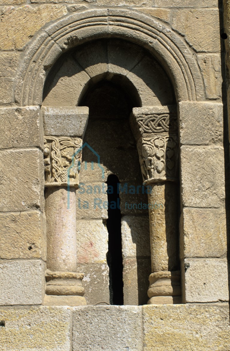 Ventana sur del ábside central