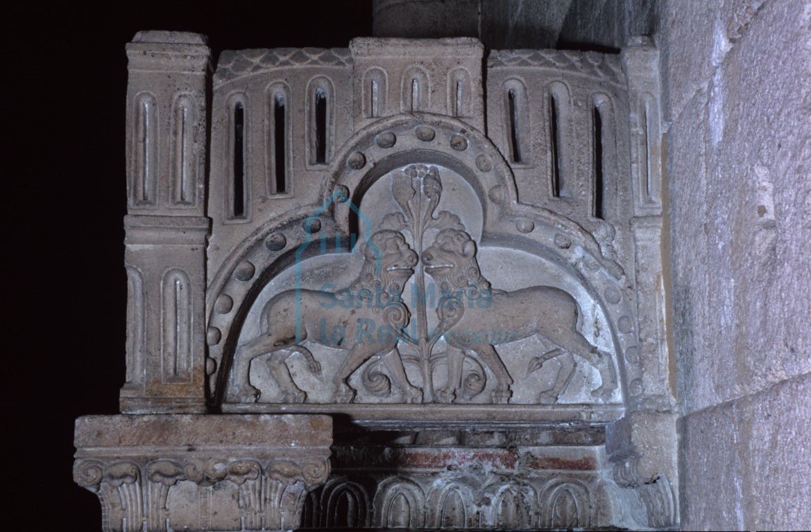 Crestería del sepulcro