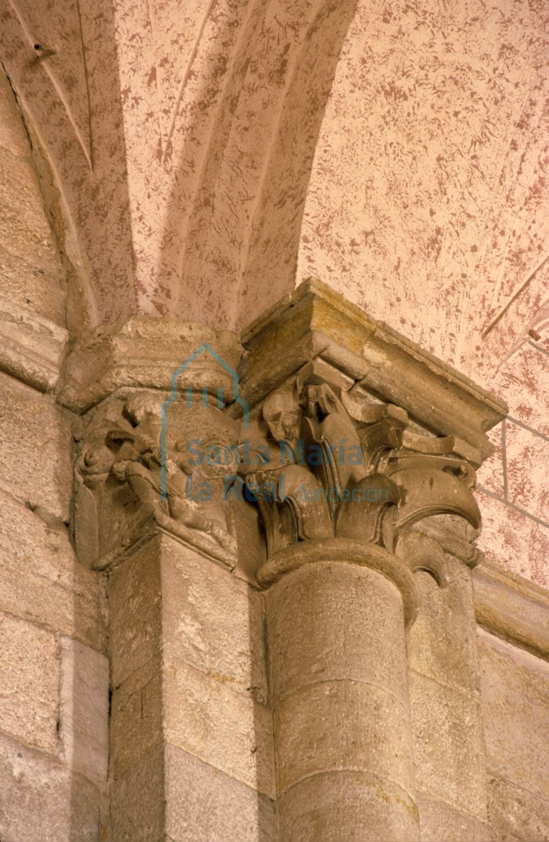Capiteles de la nave