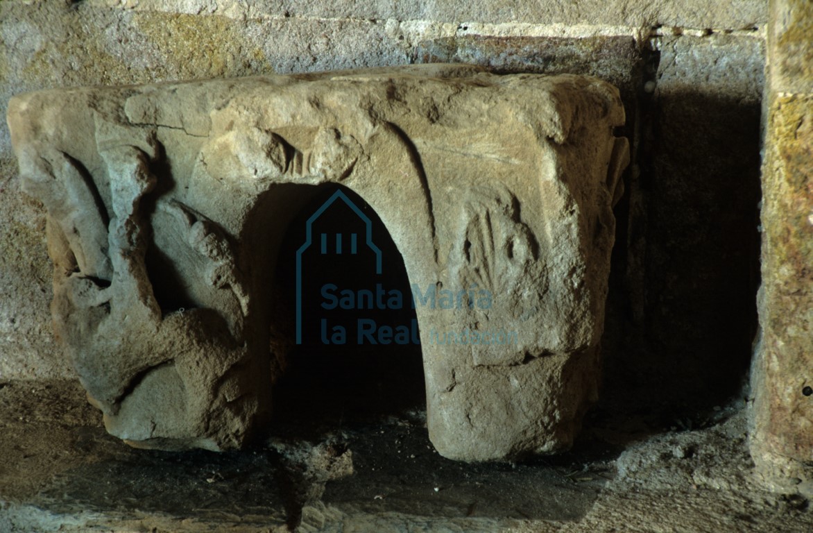 Capitel descontextualizado