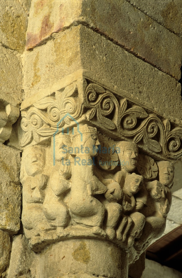 Capitel de la Epifanía en la capilla norte