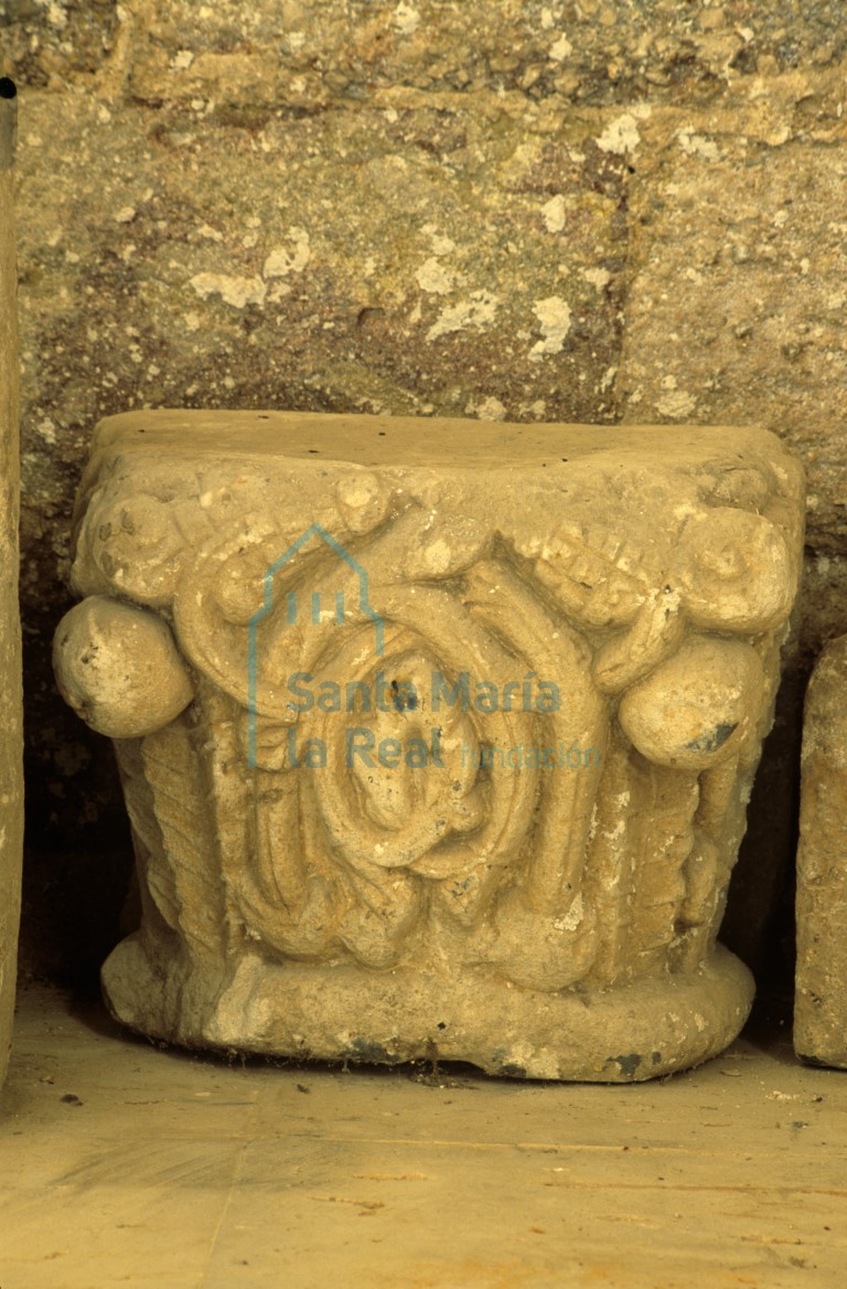 Capitel descontextualizado de la nave