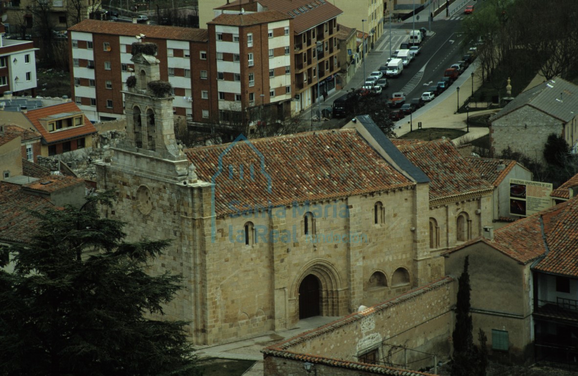 La iglesia de San Isidoro vista desde la torre de la catedral