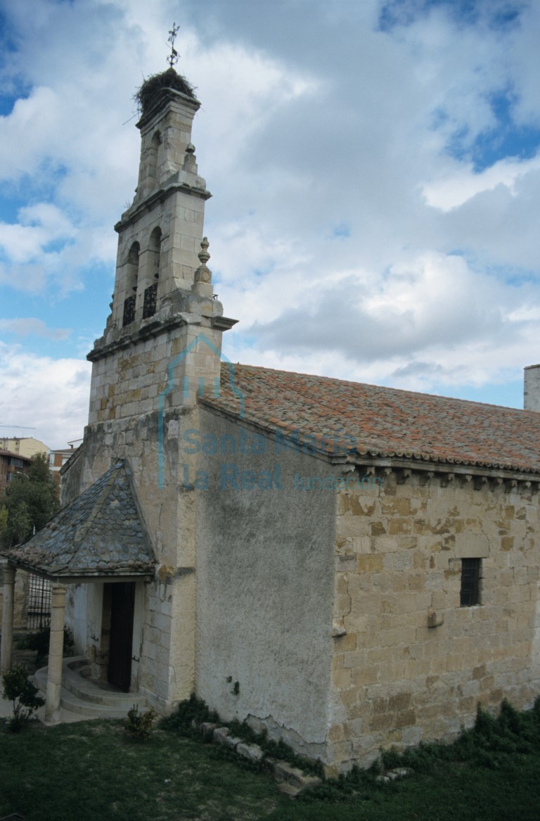 Exterior de la iglesia desde el suroeste