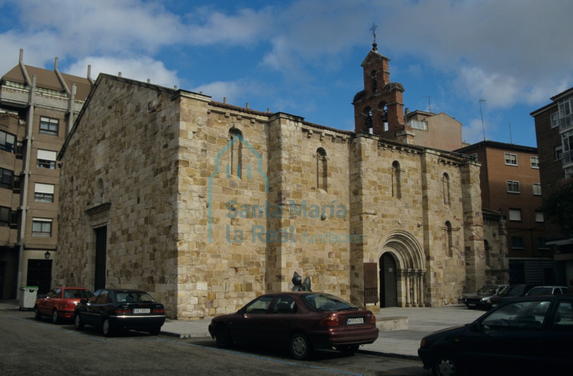 Exterior de la iglesia visto desde el suroeste Exterior de la iglesia visto desde el suroeste