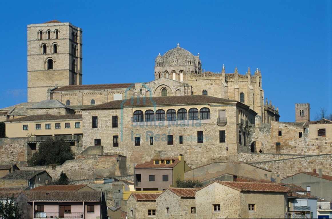 Vista del exterior de la catedral desde el sur