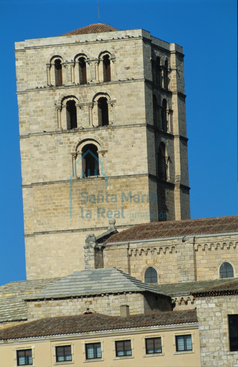 Exterior de la torre de la catedral