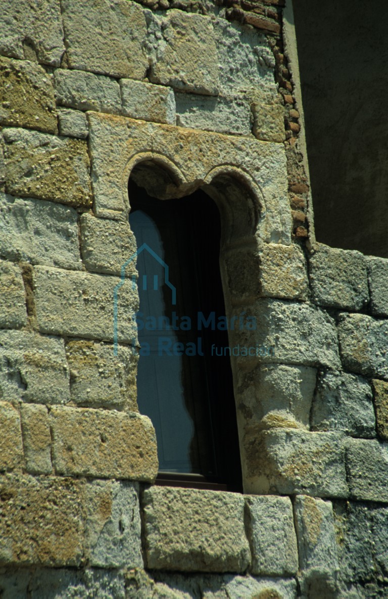 Ventana ajimezada en la fachada meridional