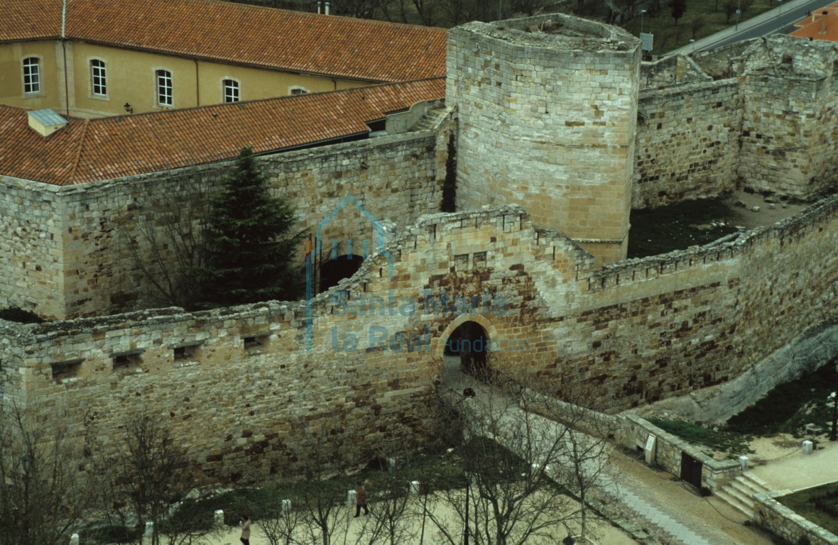 Vista del castillo desde la torre de la catedral