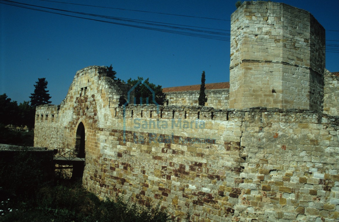 Vista de las murallas del castillo