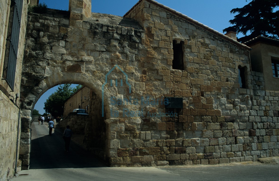 Primer recinto. Puerta Óptima, de Olivares o del Obispo