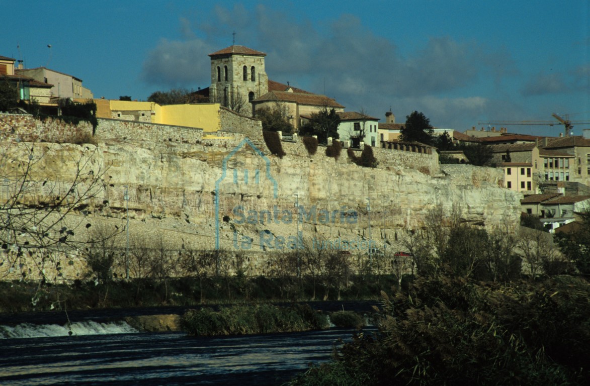 Detalle delas murallas y de San Ildefonso