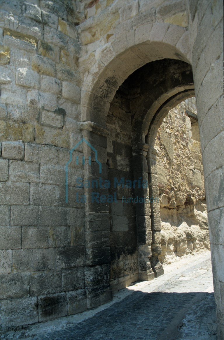 Puerta de doña Urraca en el primer recinto