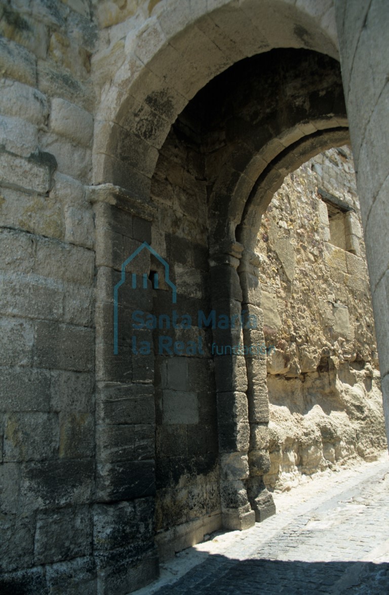 Puerta de doña Urraca en el primer recinto