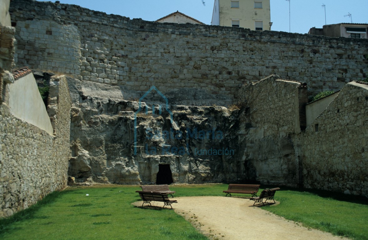 Primer recinto de la muralla