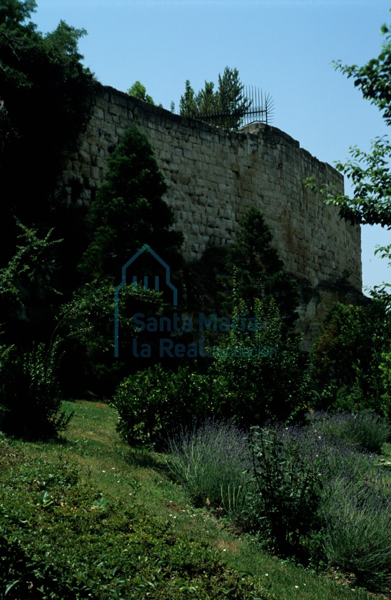 Vista del primer recinto de la muralla