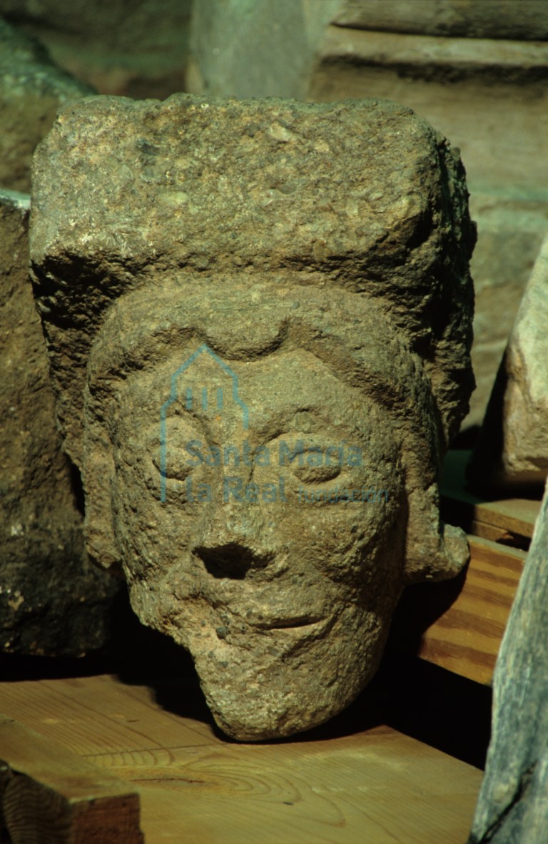 Fragmento de canecillo. Cabeza masculina imberbe