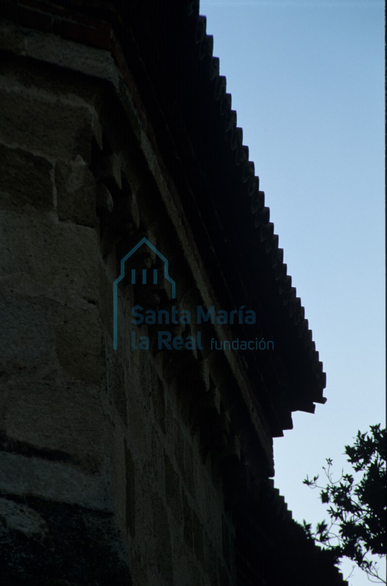 Canecillos en el alero