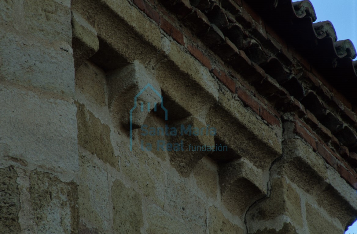 etalle de canecillos del ábside