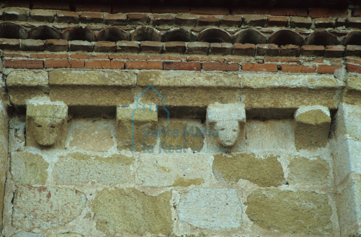 Canecillos del ábside
