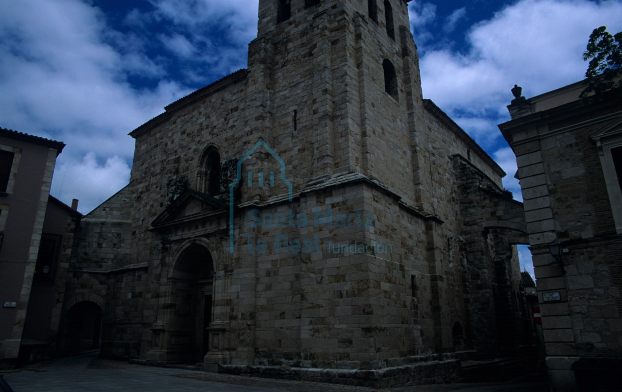 Torre y fachada occidental