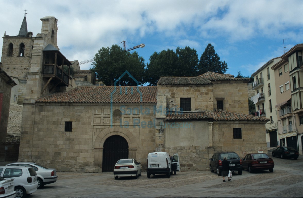 Vista de Santa Lucía y al fondo la torre de San Cipriano