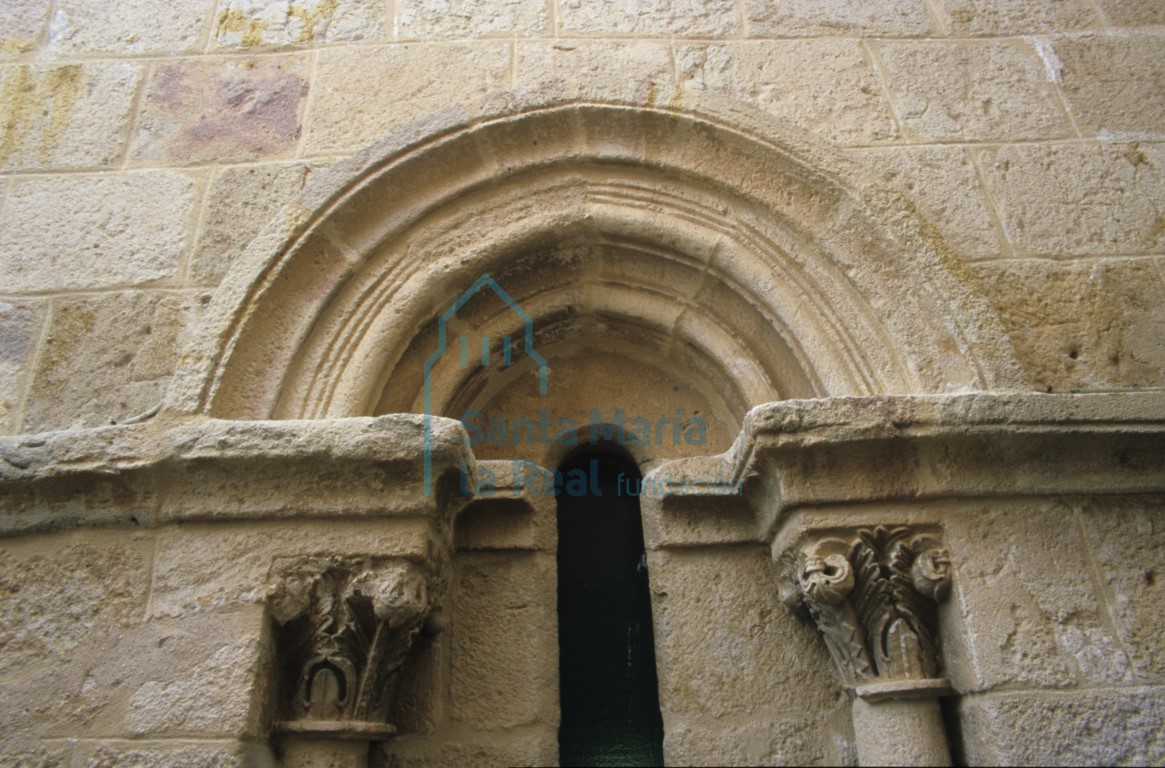 Detalle de una ventana absidal