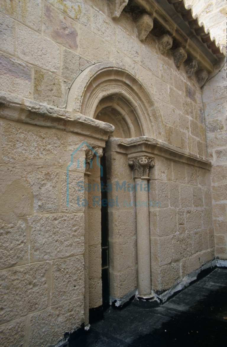 Ventana en el muro septentrional