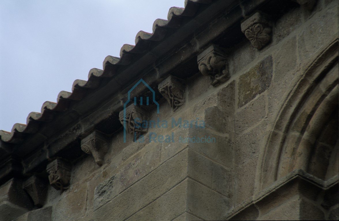 Canecillos en el alero