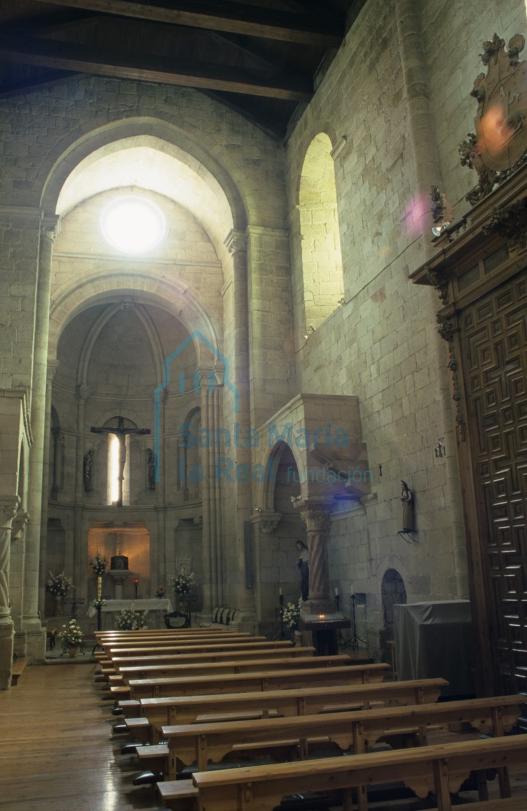 Interior hacia la cabecera