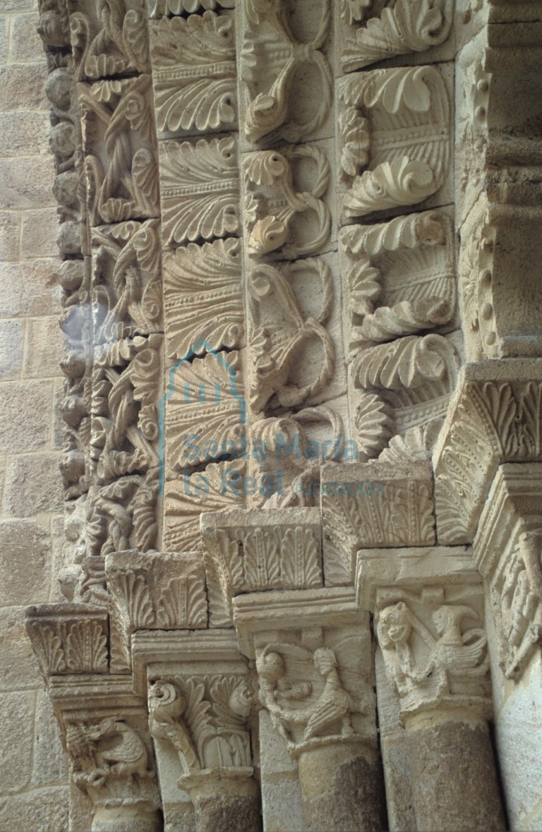 Detalle de la portada meridional