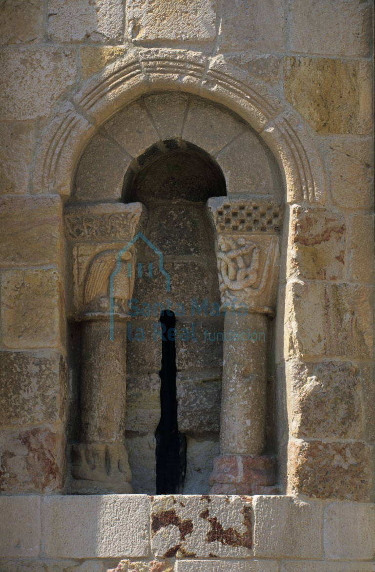 Ventana norte del ábside central