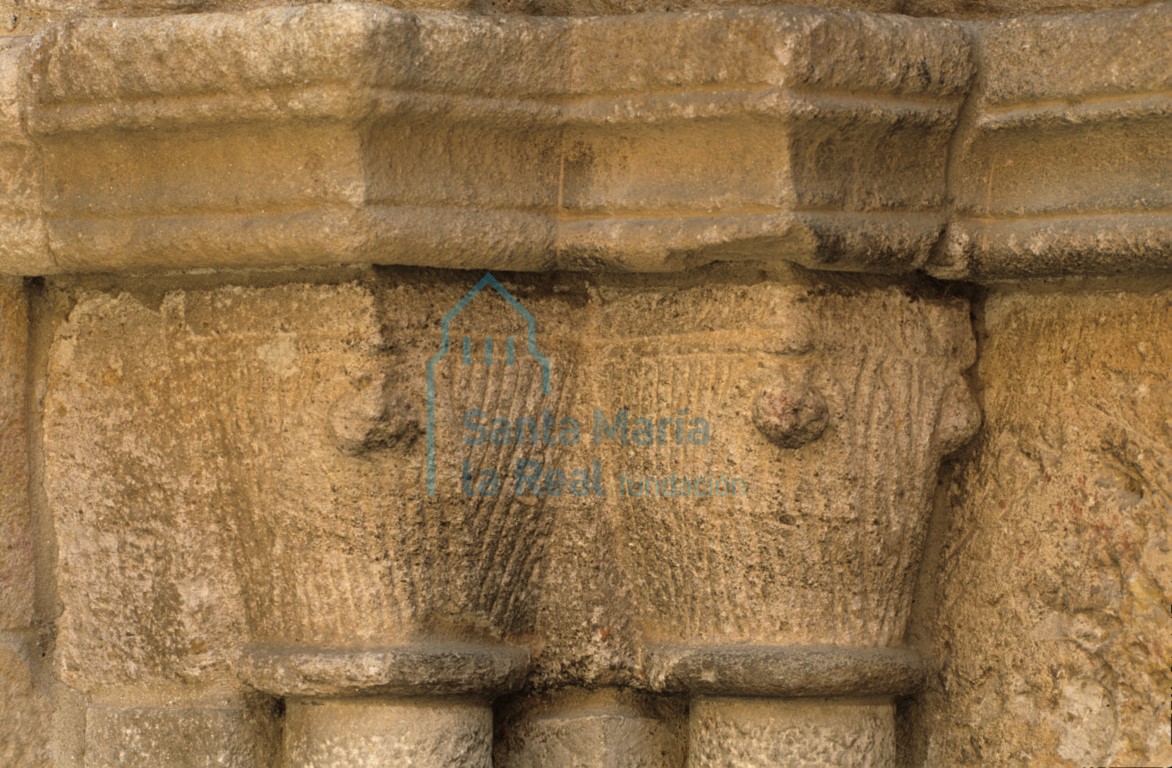 Canecillos de la portada norte