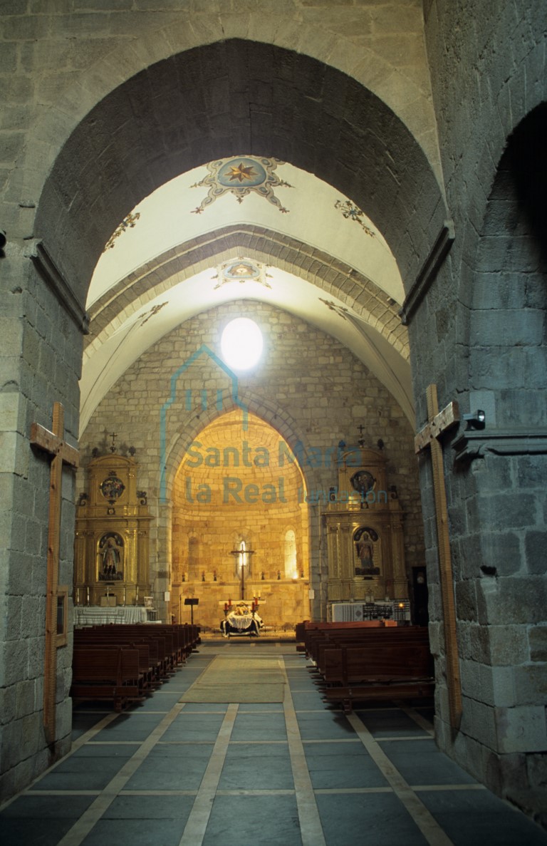 El interior del templo visto desde la base de la torre