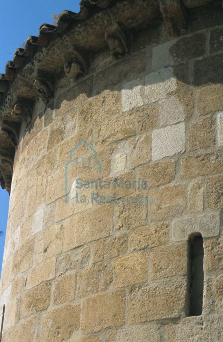 Detalle del exterior de la cabecera