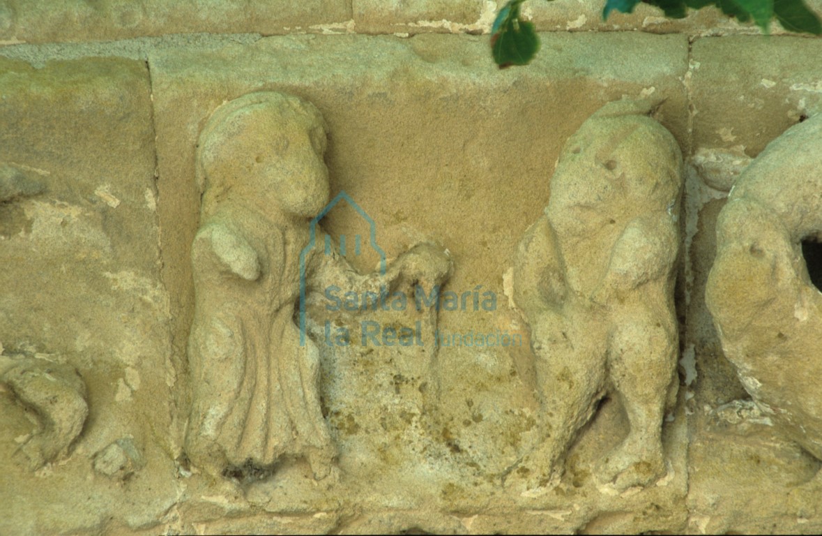 Detalle de las arquivoltas de la portada norte