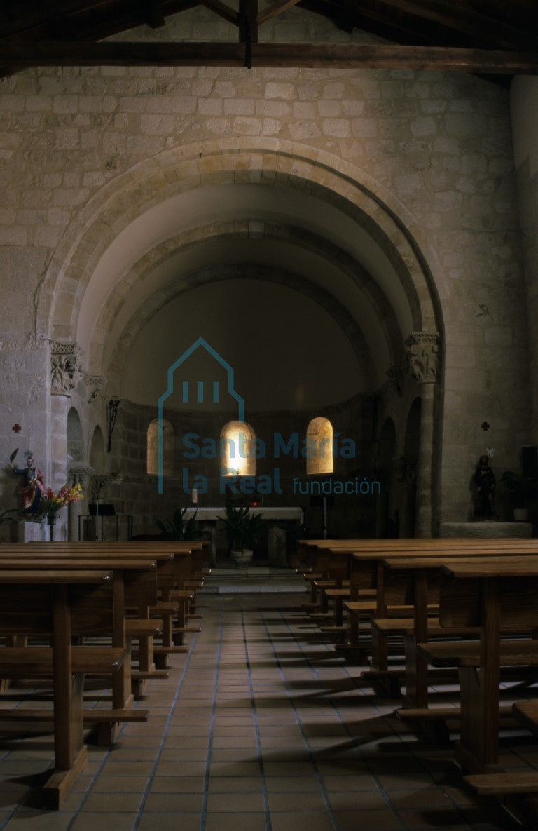 Interior hacia la cabecera