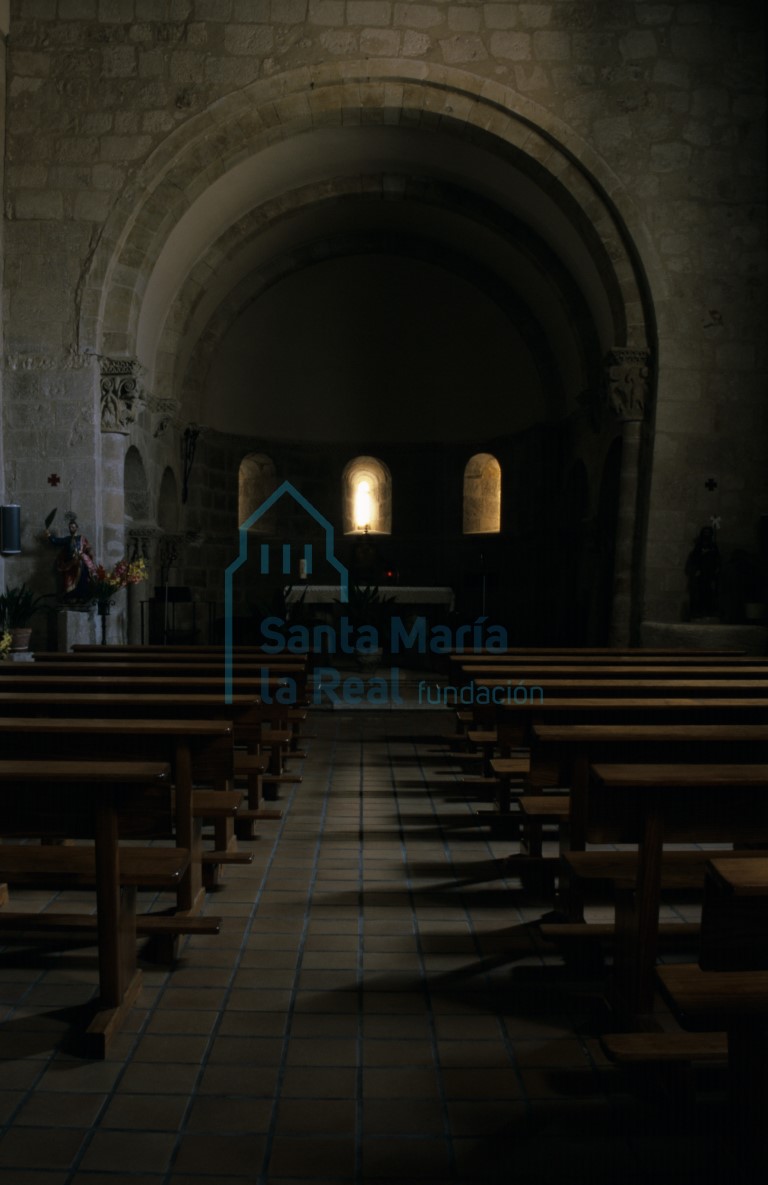 Interior hacia la cabecera