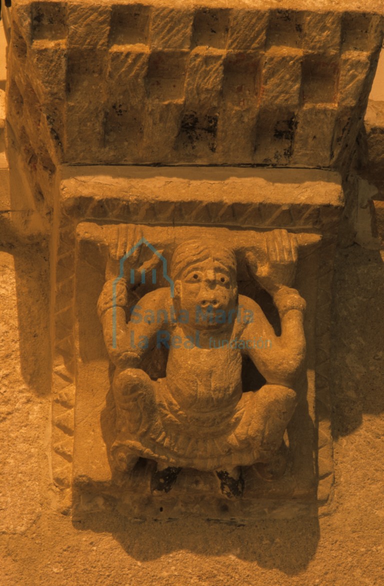 Ménsula del presbiterio