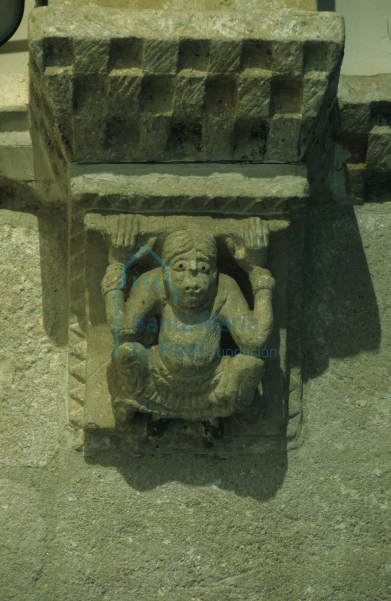 Ménsula del presbiterio