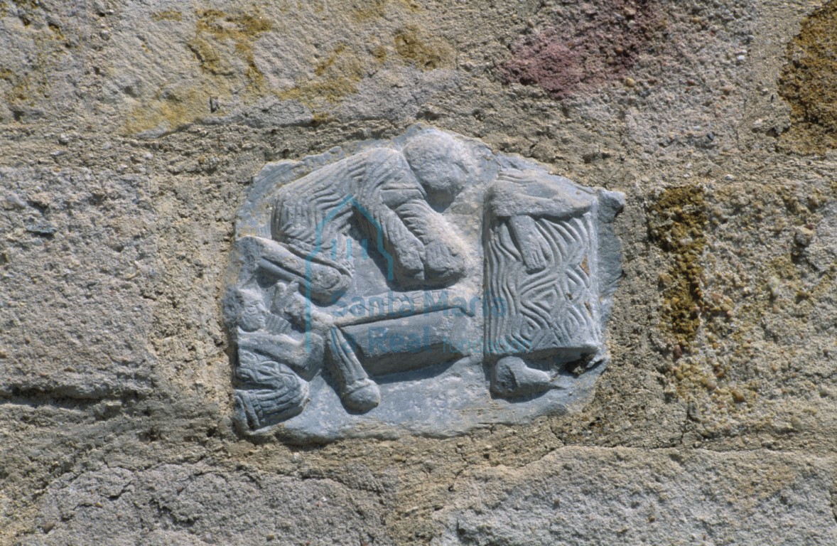 Relieve en el muro sur