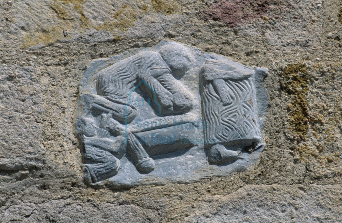 Relieve en el muro sur
