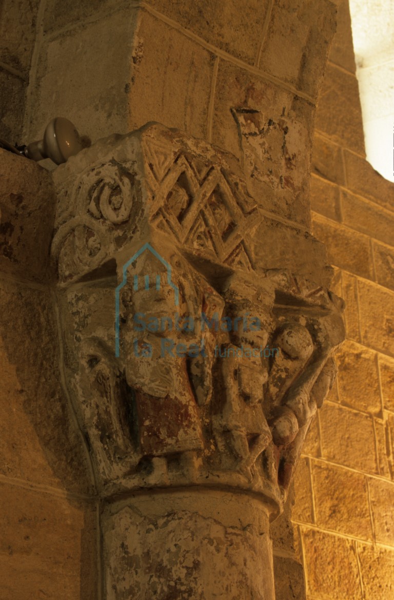 Capitel sur de la nave de la epístola