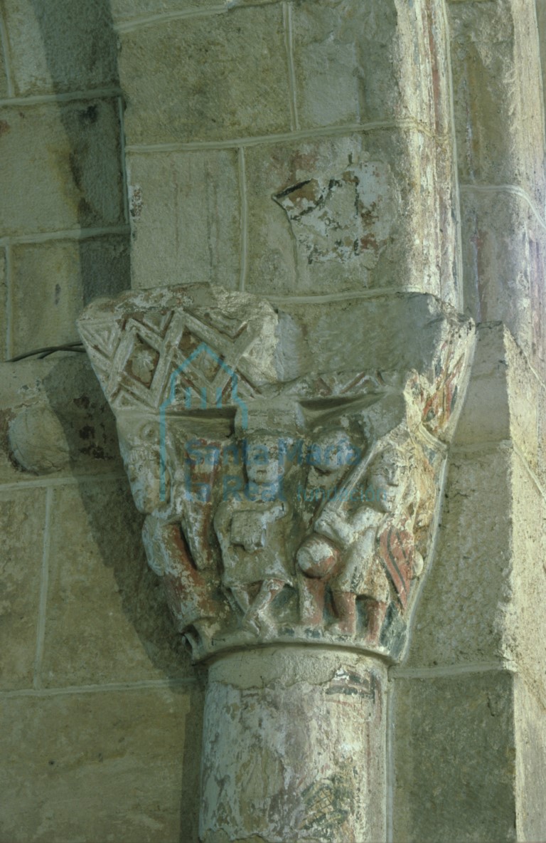 Capitel sur de la nave de la epístola