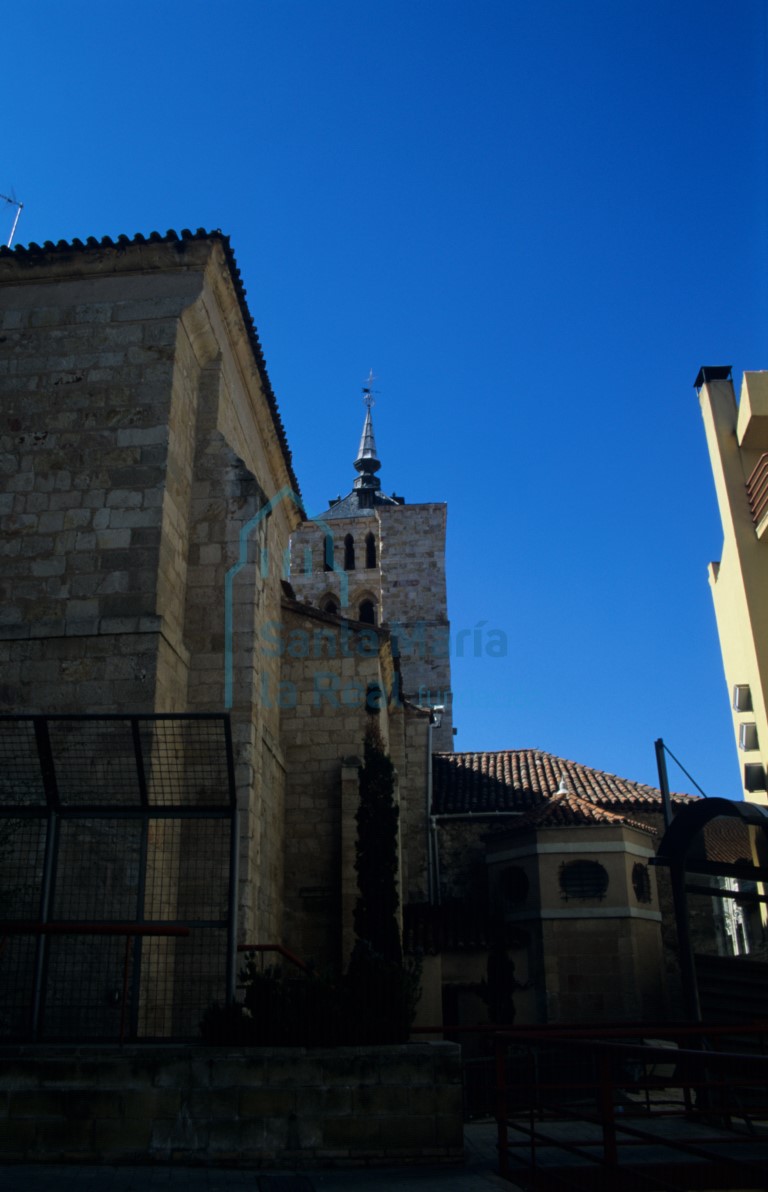 Fachada norte de la iglesia