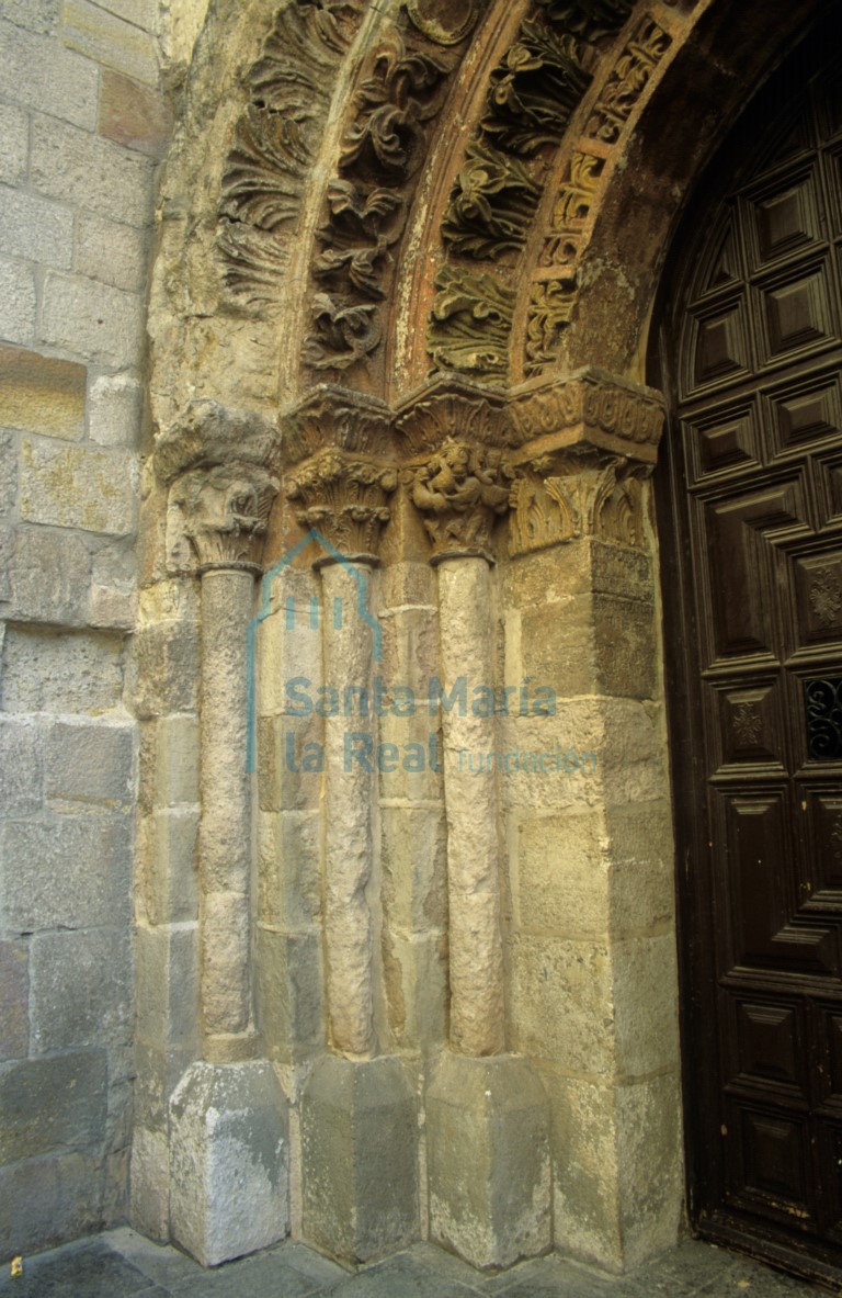 Detalle de la jamba norte de la portada occidental