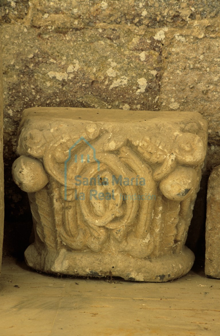 Capitel descontextualizado de la nave