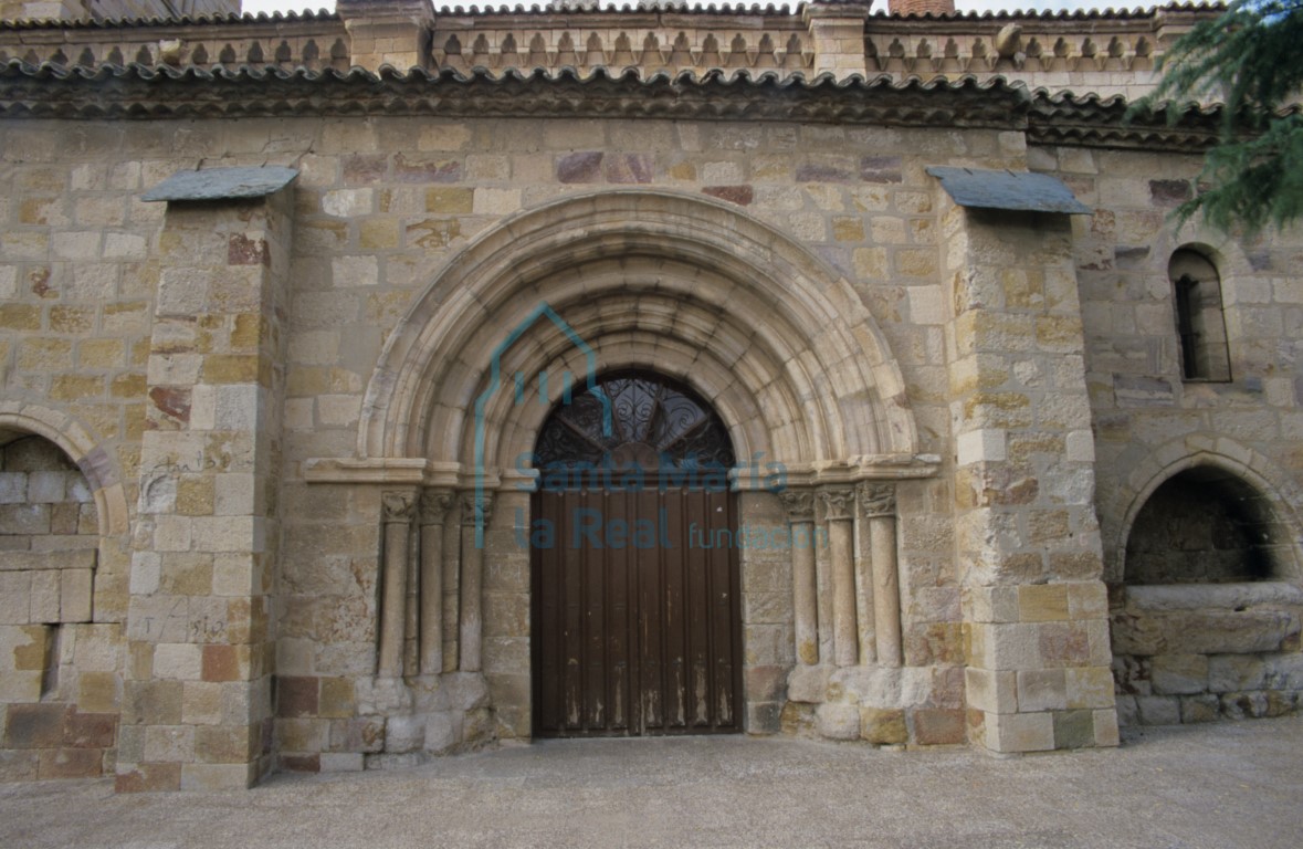 Portada meridional de la colateral
