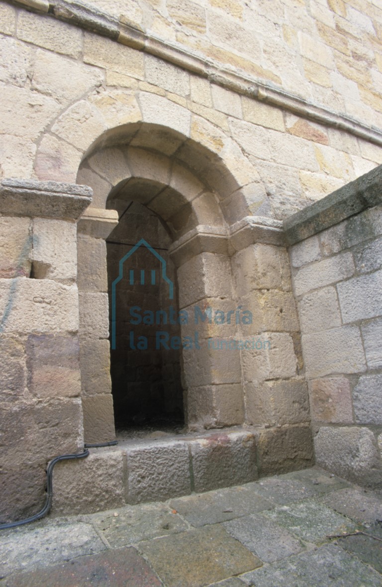Puerta en un piso de la torre