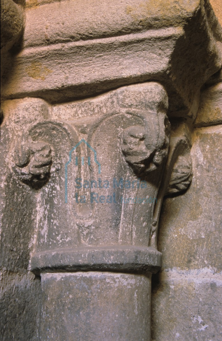 Capitel de la portada meridional de la nave